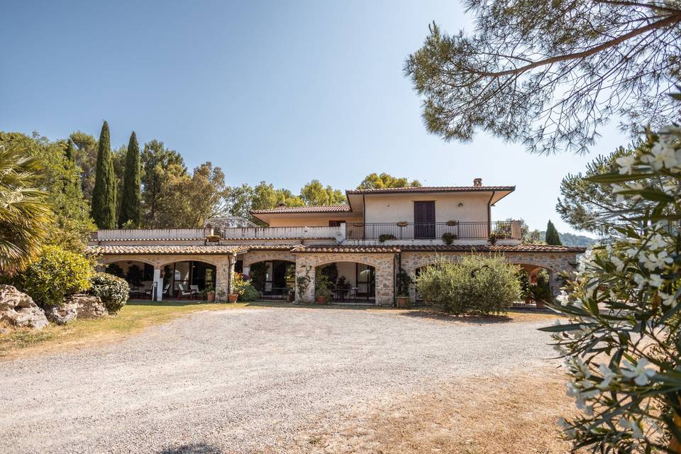 Vista frontale ristorante