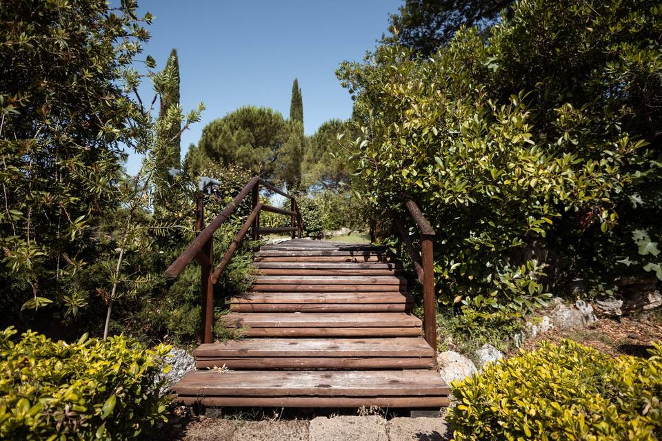 Ponticino su giardino