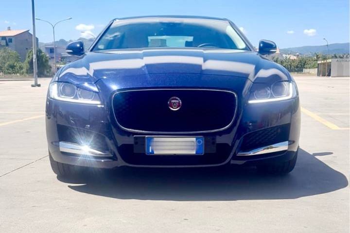 Jaguar xf blu