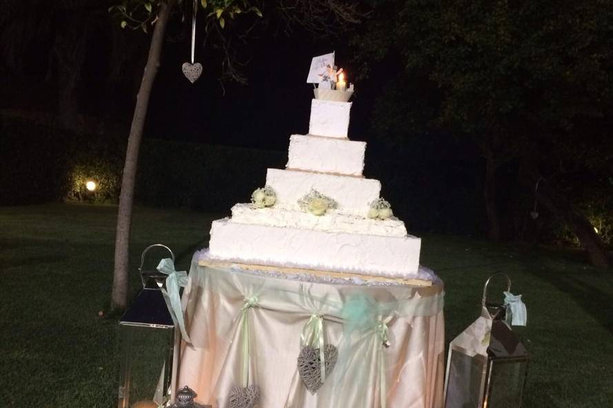 Wedding love cake in tiffany