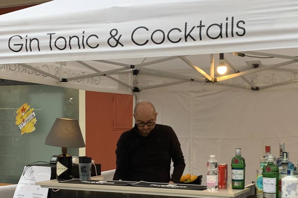 Cocktail station in preparazio