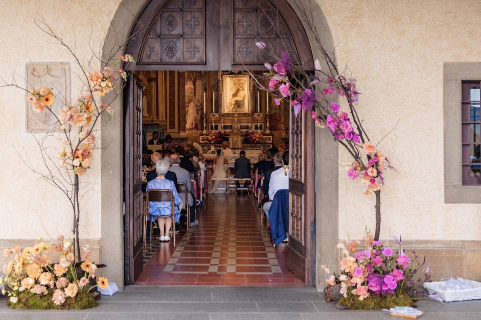 Allestimento fuori chiesa