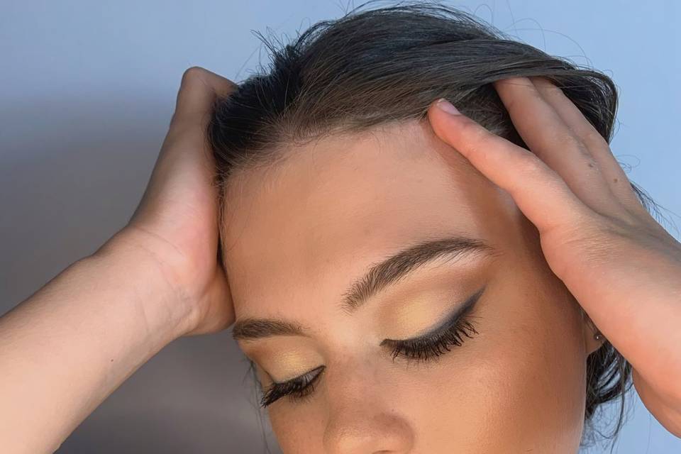 Nude makeup