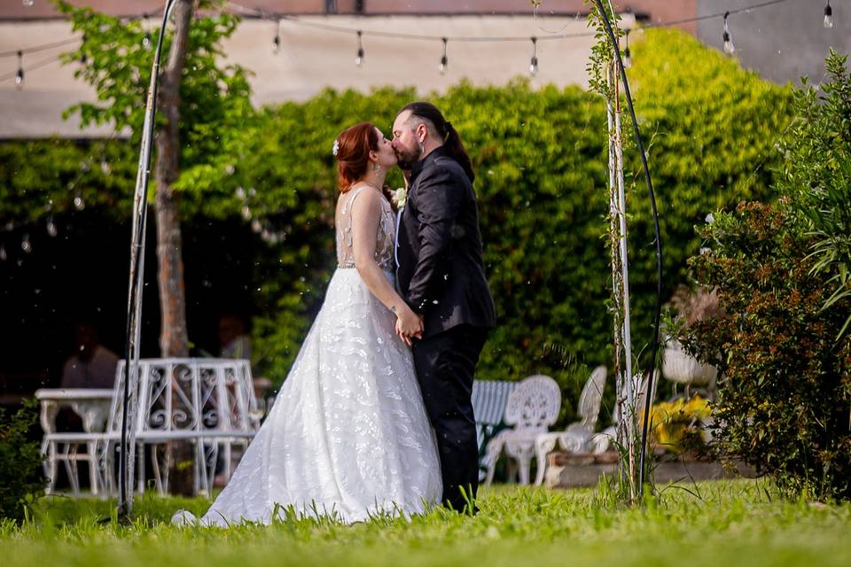 Bacio sotto l'arco