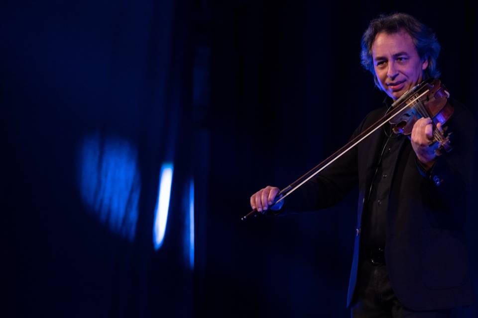 Tony Raffaele Violinista Cantante logo