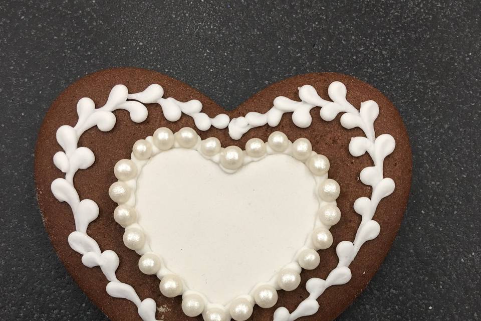 Shabby wedding heart biscuits