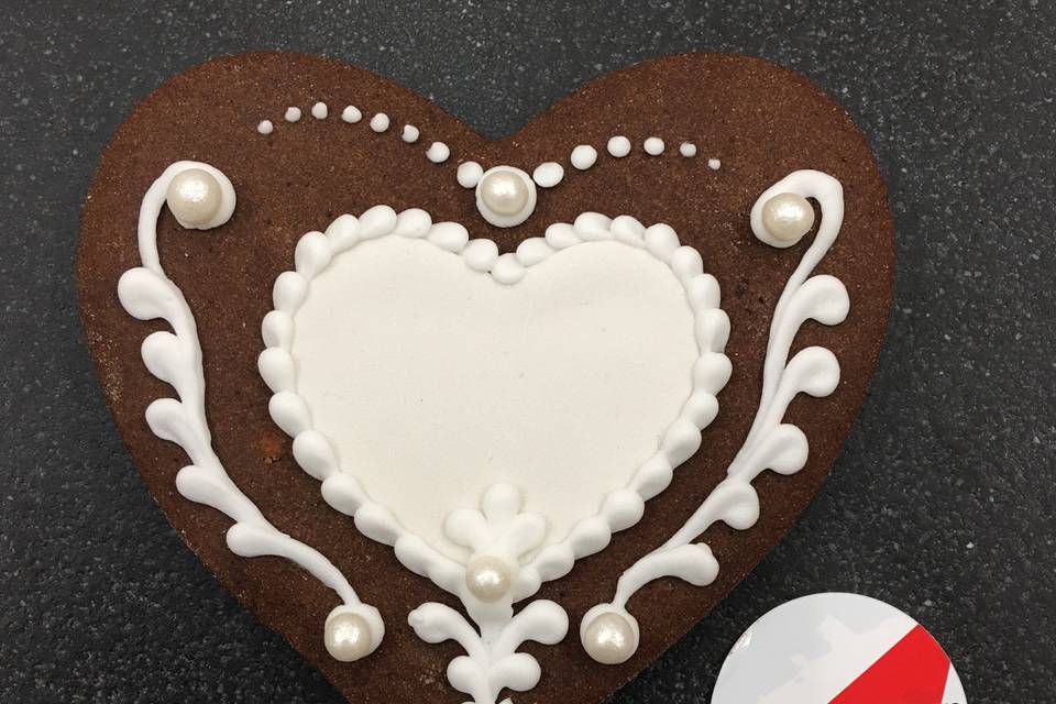 Heart wedding biscuit