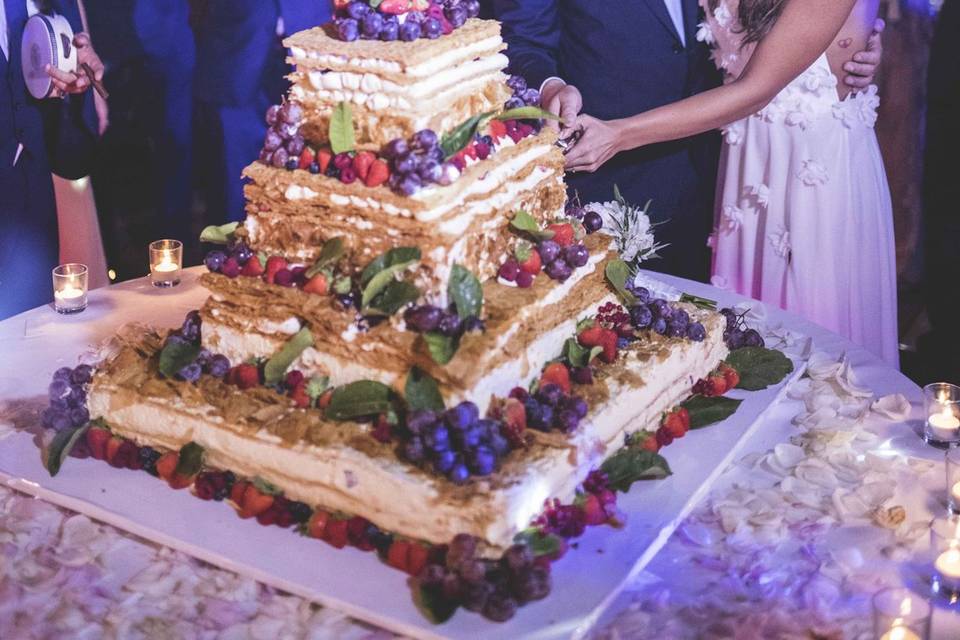 Wedding cake cut