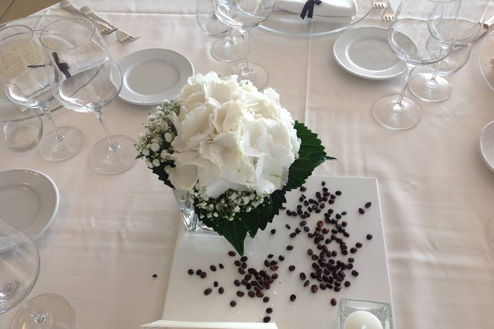 Bouquet con ortensie e caffe'