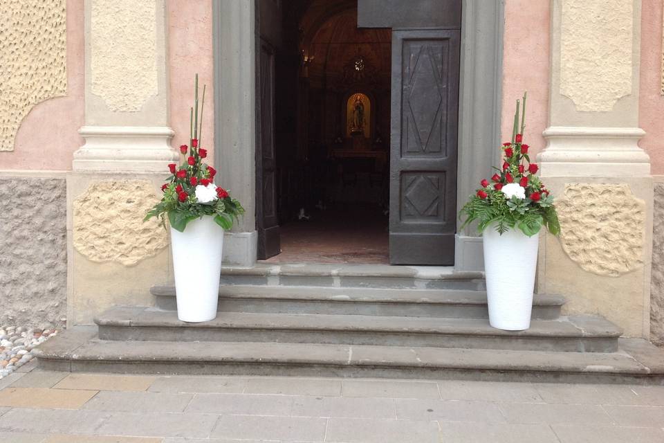 Fuori chiesa bianco e rosso