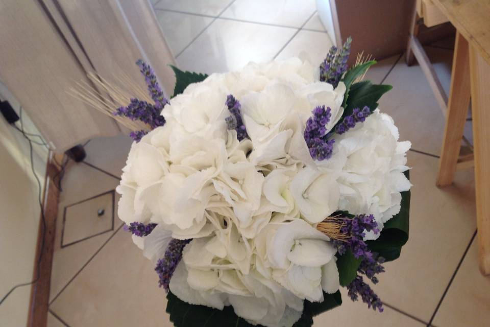 Bouquet da sposa con ortensie