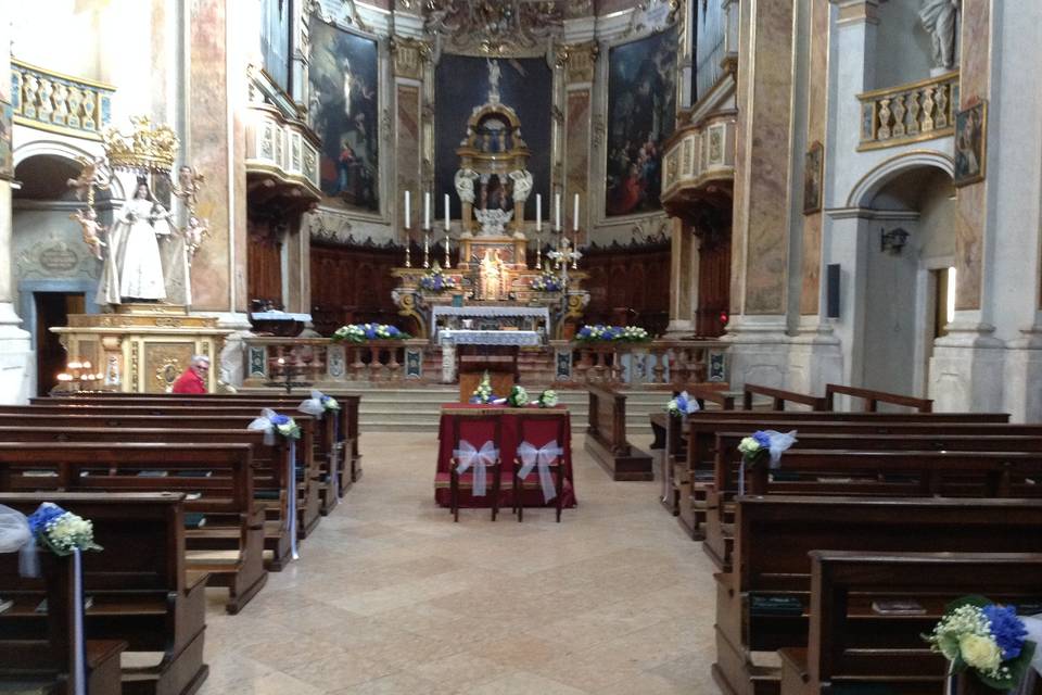 Chiesa bianca blu