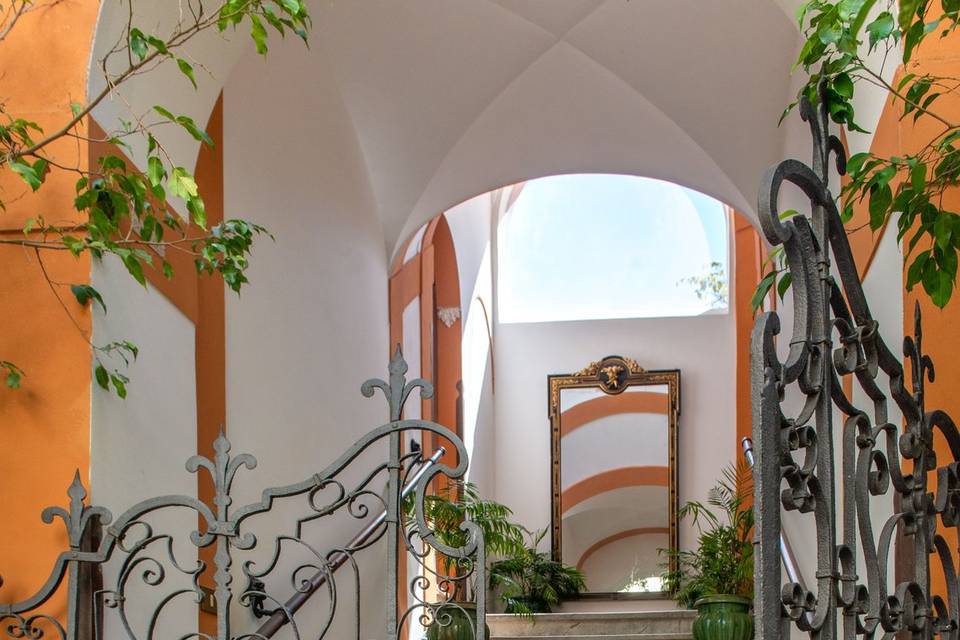 Scala ingresso saloni