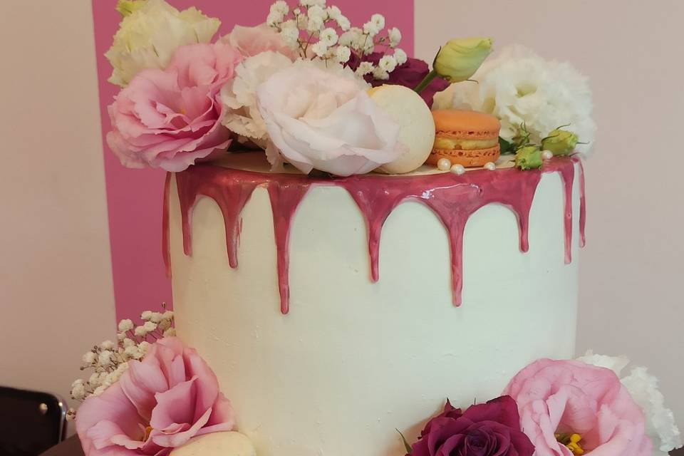 Rose drip cake