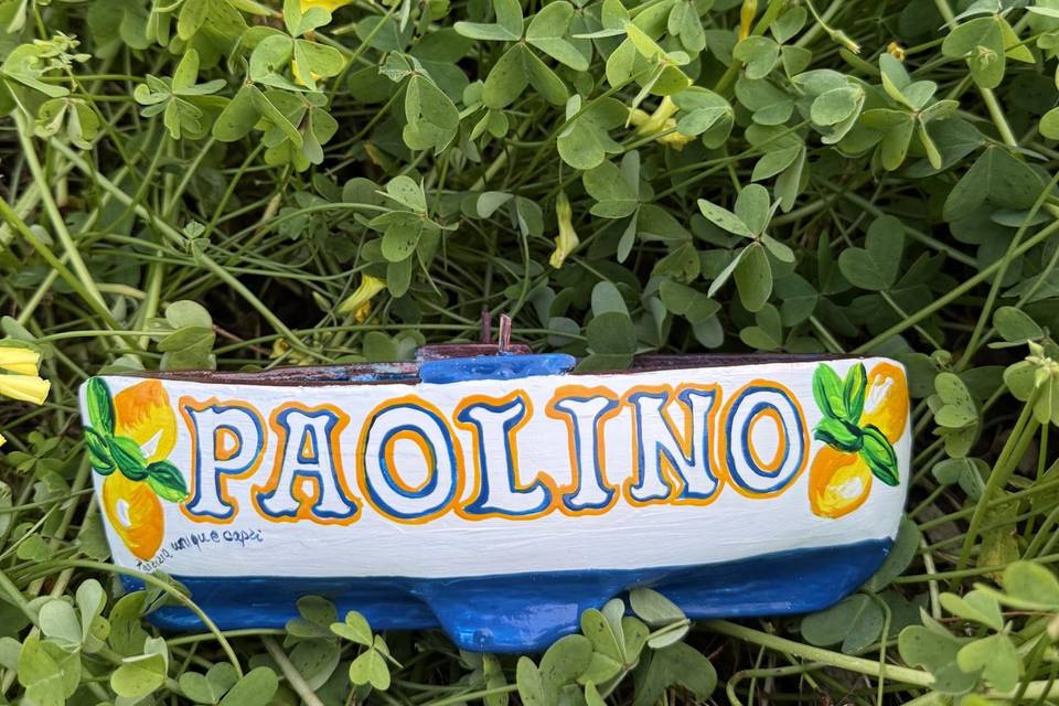 Barchetta in legno dipinta