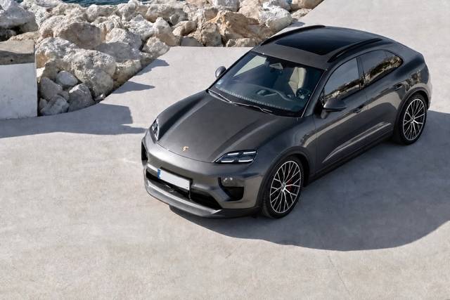 Pendo Luxury Wedding Car