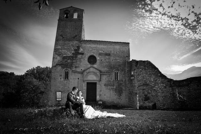 Angolo camera matrimoniale grigio con poster - Foto Stock: Foto, Immagini ©  denisismagilov 321341196