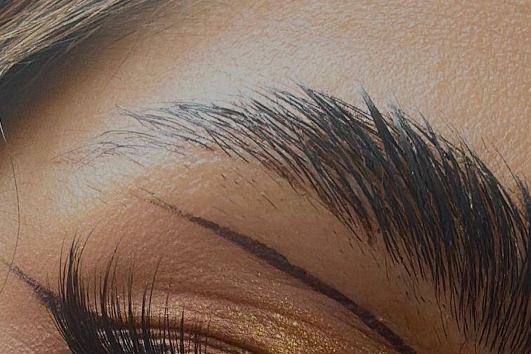 Graphic eyeliner