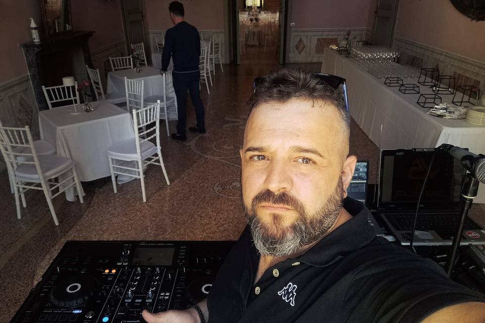 Dj Fede, karaokista e cantante