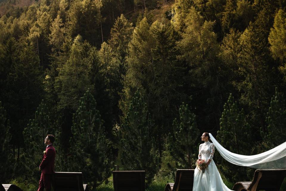 Spazio tra loro e le montagne