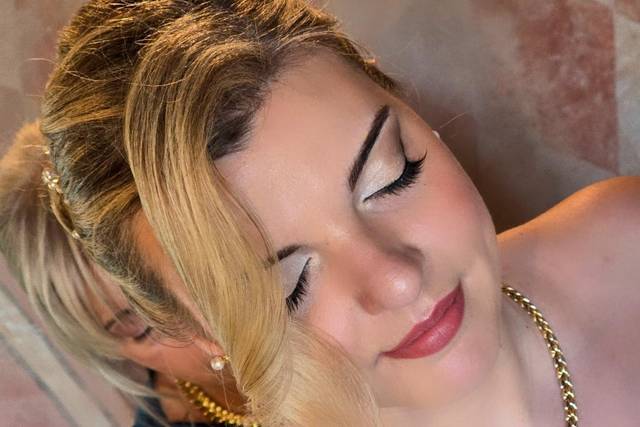 GLAM MAKE-UP