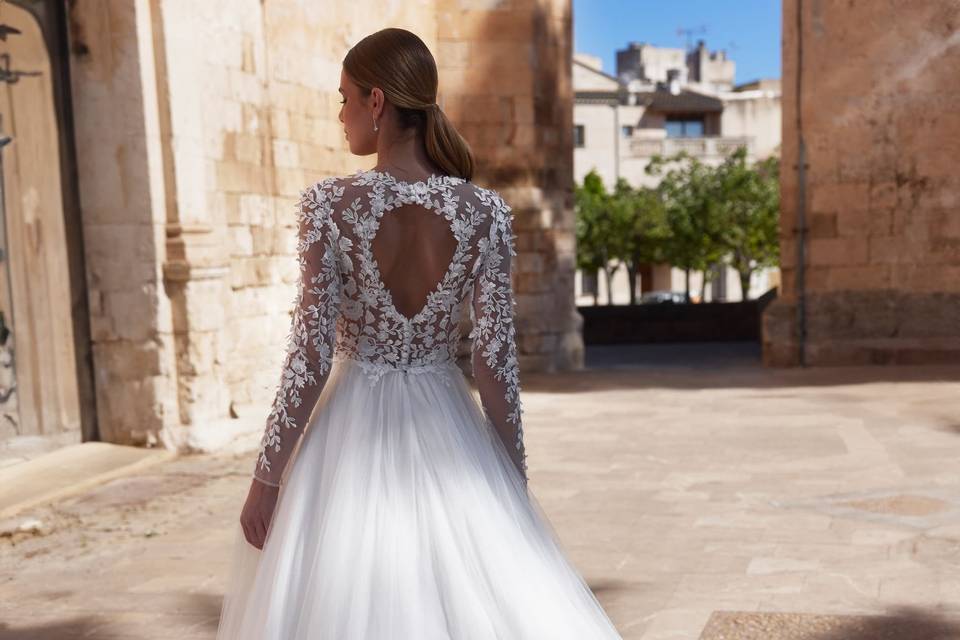 Abito con maniche in pizzo