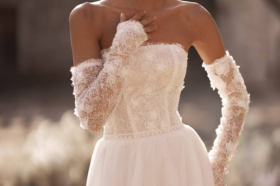 Abito in organza e pizzo