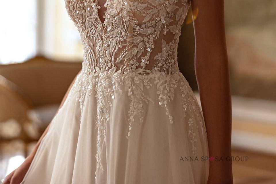 Abito in tulle e corpetto nude