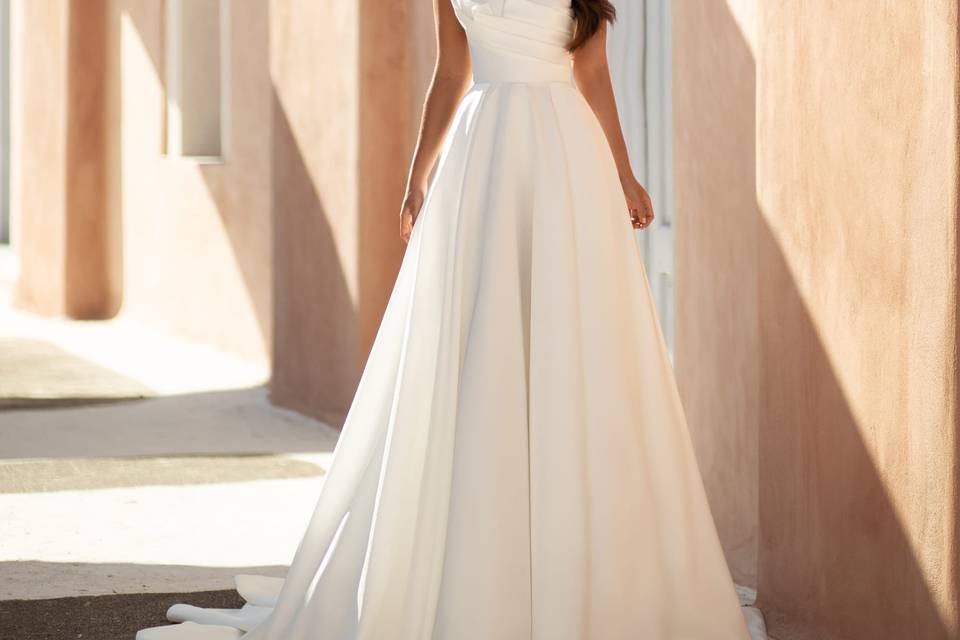 Abito nude con pizzo e tulle