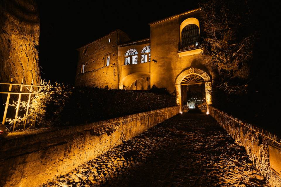 Accesso al Castello by night