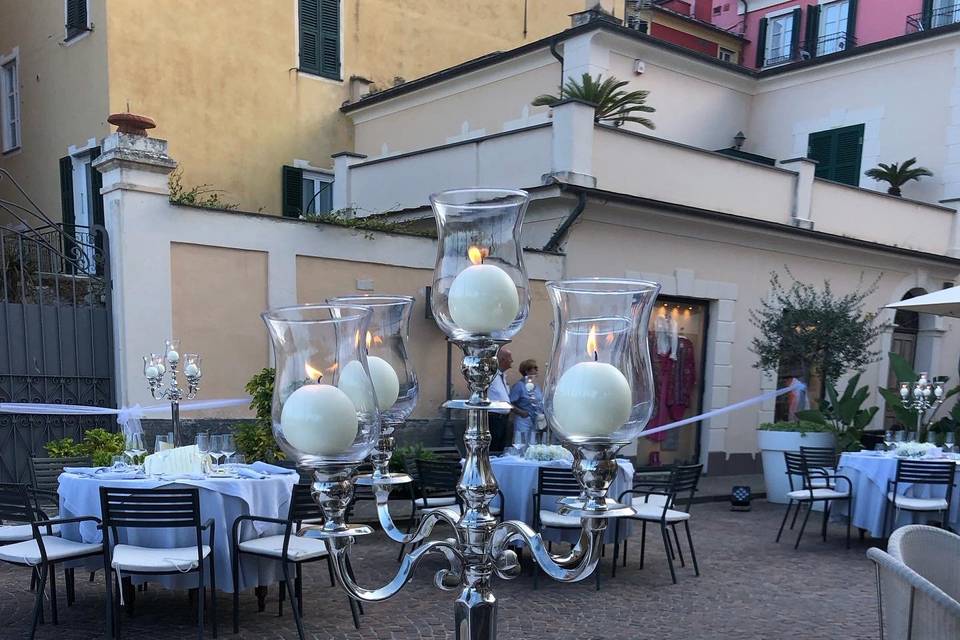 Candelabri su tavola