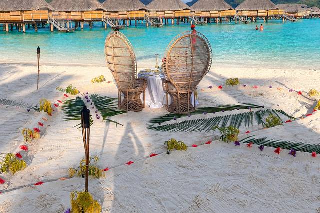 Una cena romantica in spiaggia