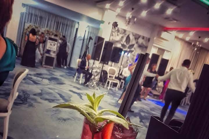 Cocktail bar