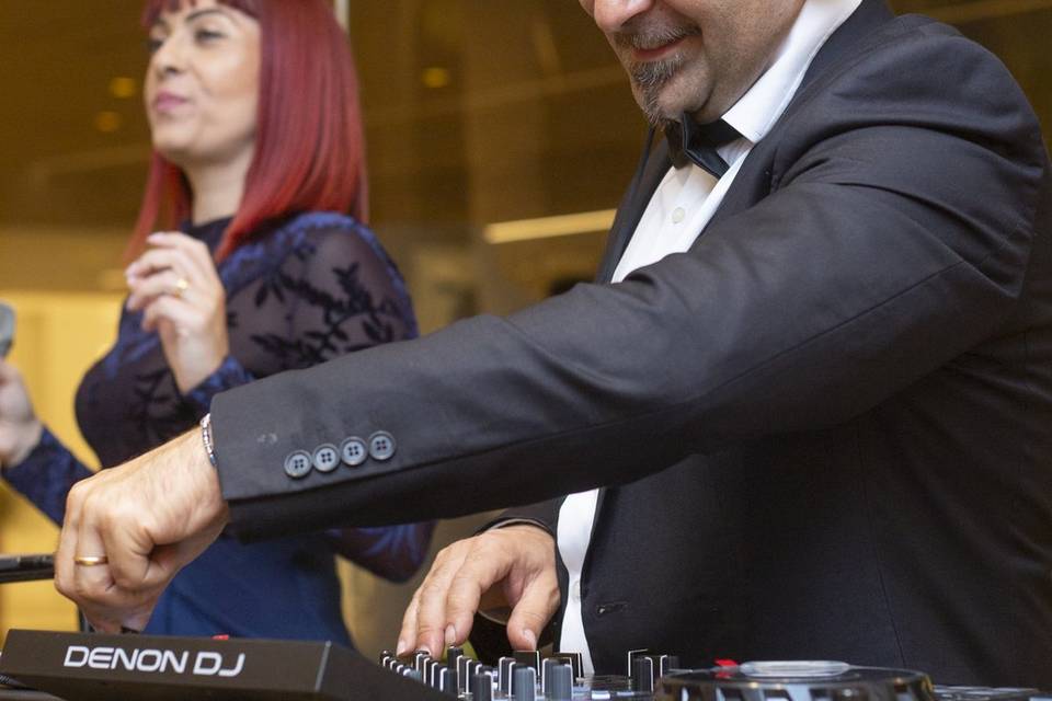 VOICE & DJ SET