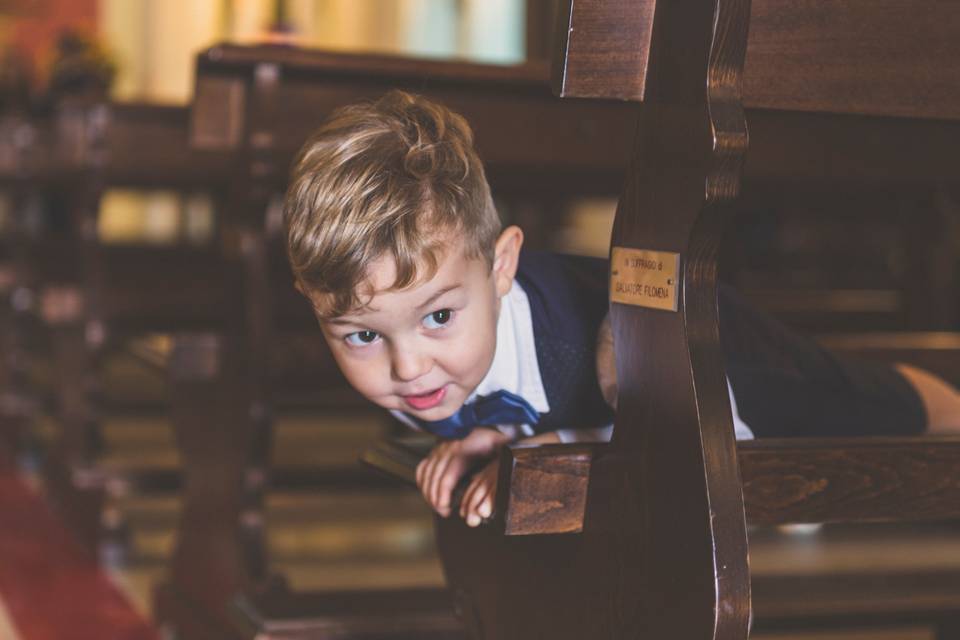 Bambino in chiesa