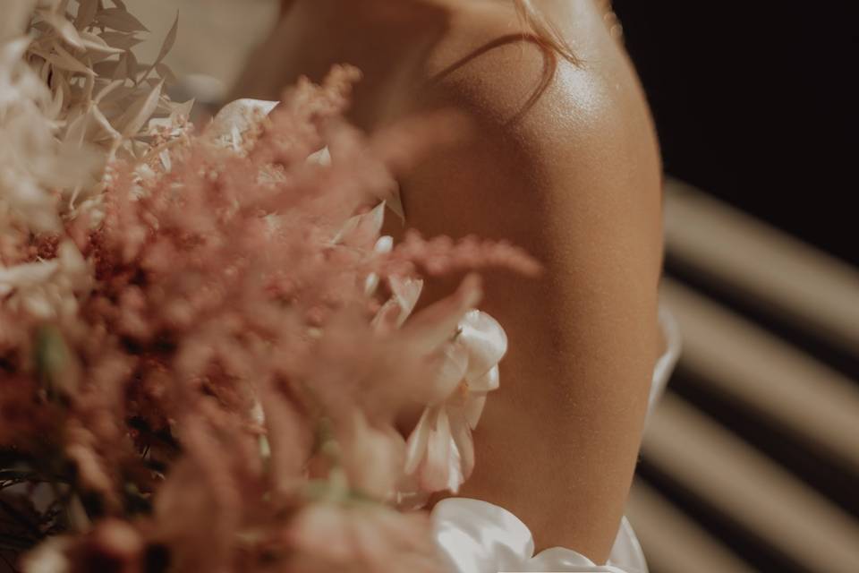 Elegant urban bride