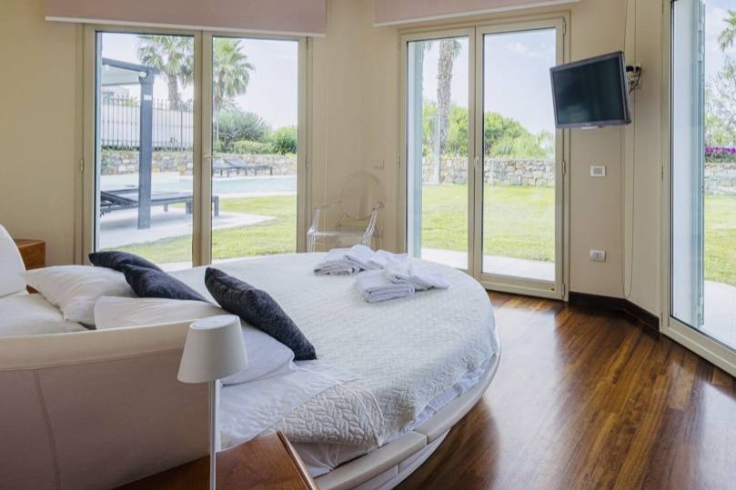 honeymoon room