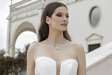 Un raffinato abito da sposa in