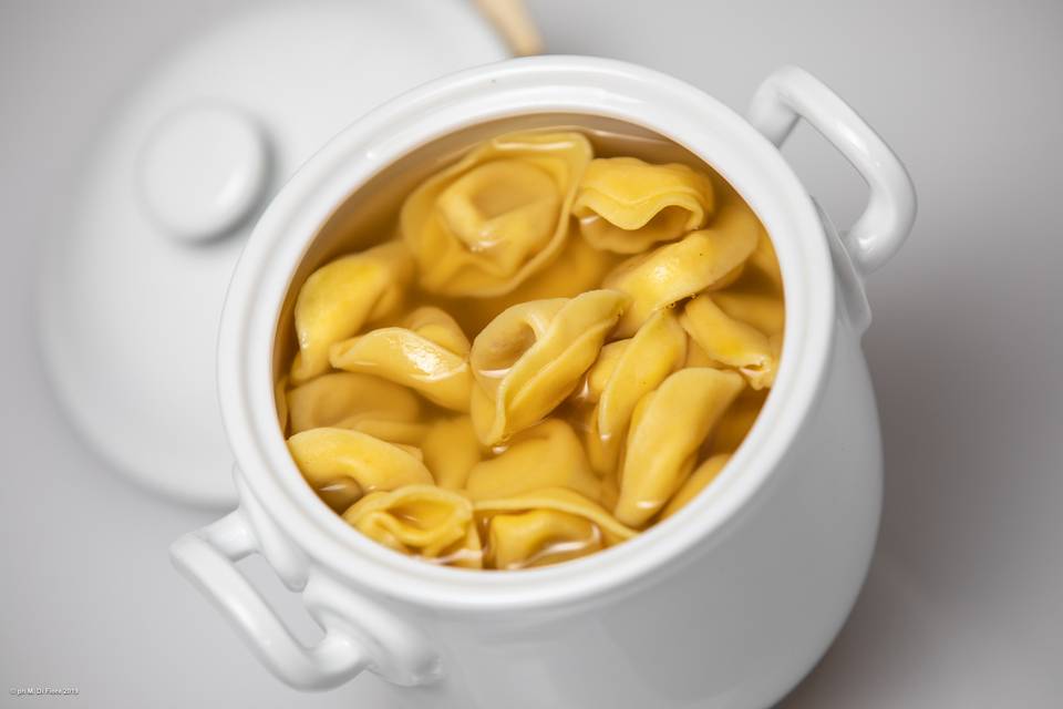 Cappelletti in brodo