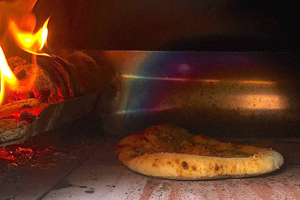 Isola con forno a legna
