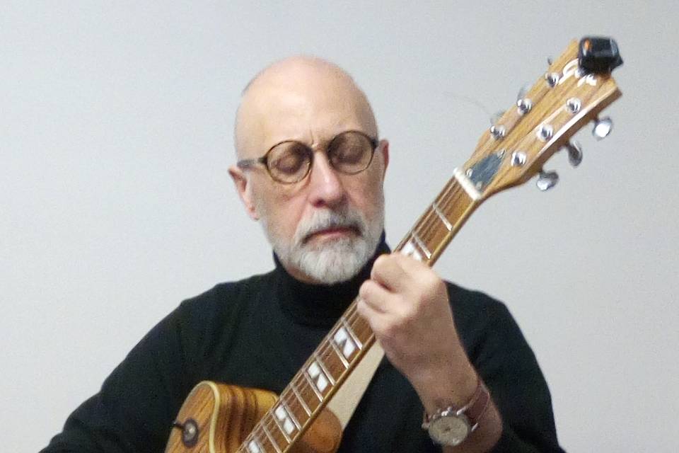 Mauro Messina (chitarra, voce)