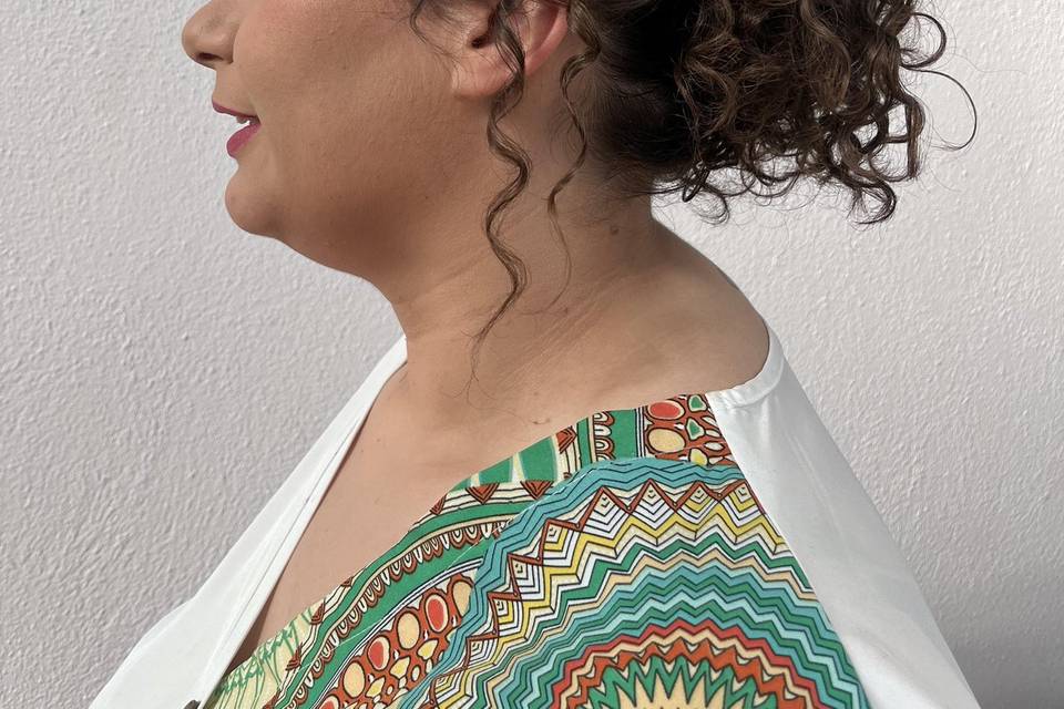 Raccolto su capelli ricci