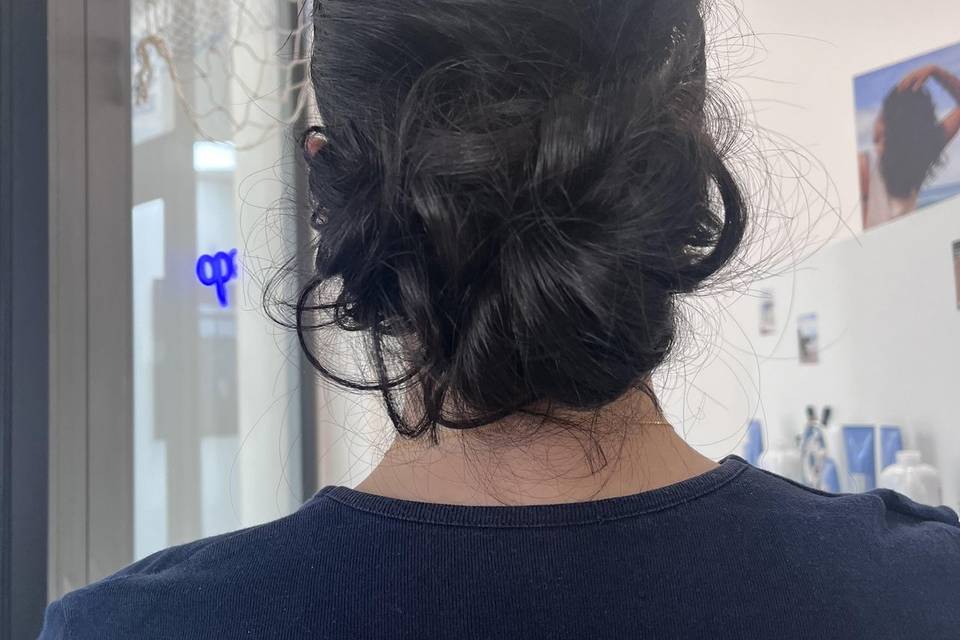 Chignon basso spettinato
