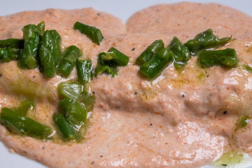 Scrigni con salmone e asparagi