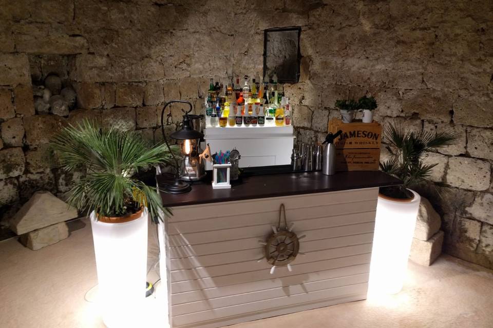 Colonial bar