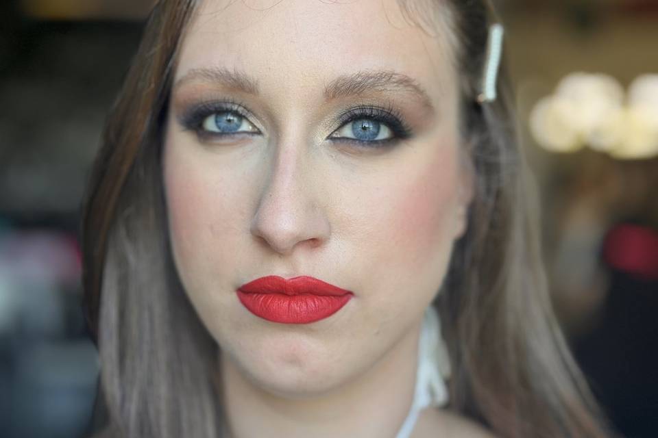 Make Up Sposa con bocca rossa
