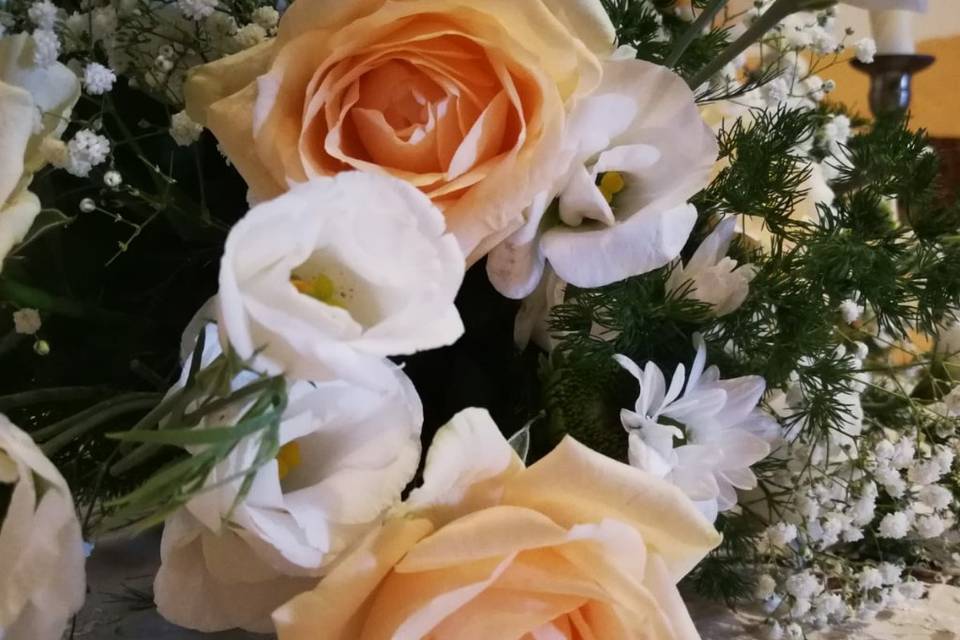 Lisianthus e rose pesca