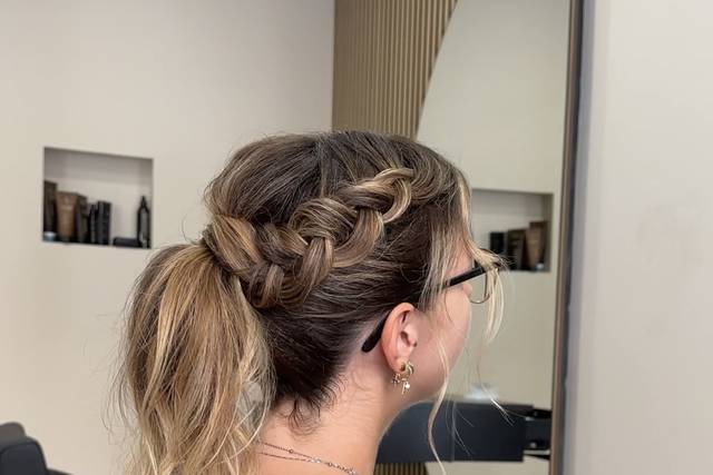 Messy Ponytail hairupdo