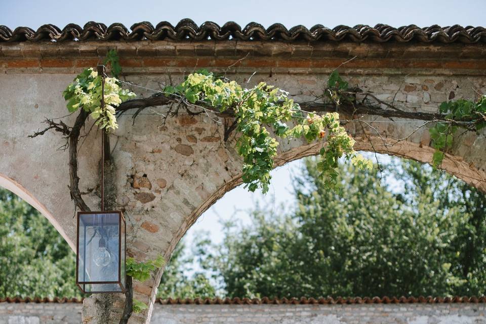 Tavola imperiale nel viale