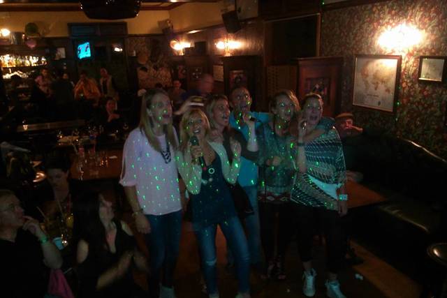 Karaoke Party di Bina e Kiko